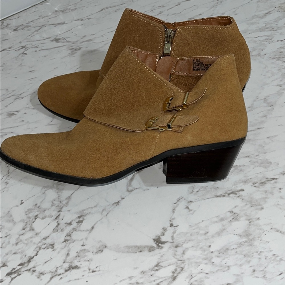 Apri Galant Tan Suede Buckle Ankle Boots 9.5